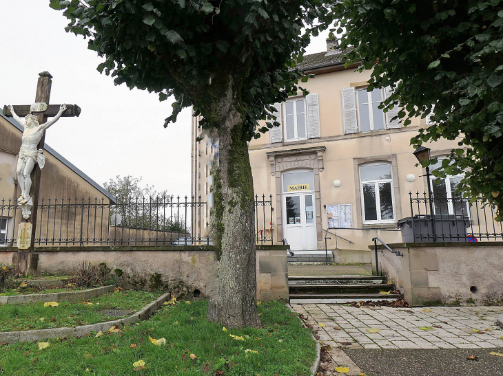 Le calvaire devant la mairie - Pallegney