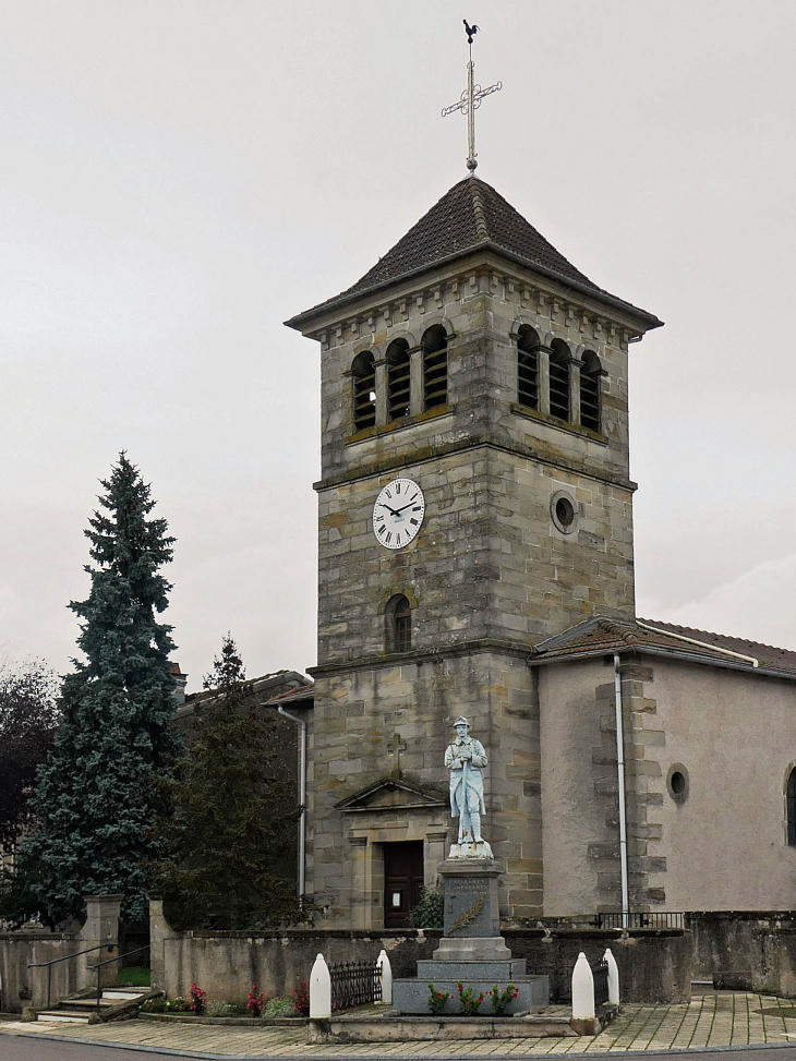 Le monument aux  morts devant l'église - Pallegney