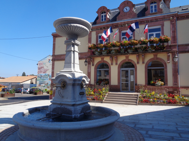 Deplacement de la  fontaine devant la Mairie - Plainfaing