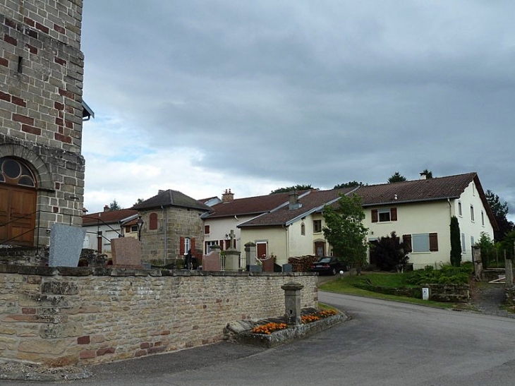 Dans le village - Thuillières