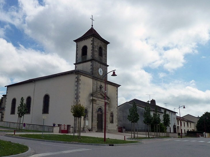 L'église et le village - Velotte-et-Tatignécourt