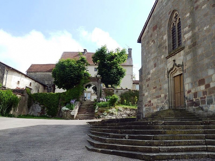 Place de l'église - Ville-sur-Illon