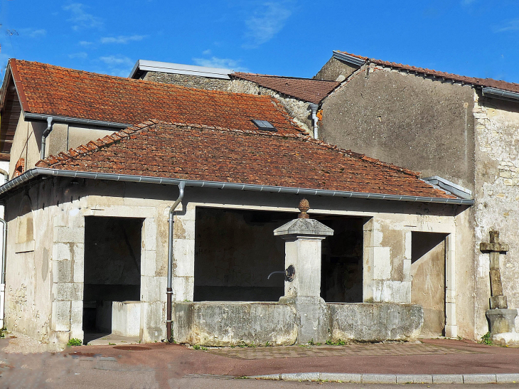 Le lavoir fontaine - Vincey