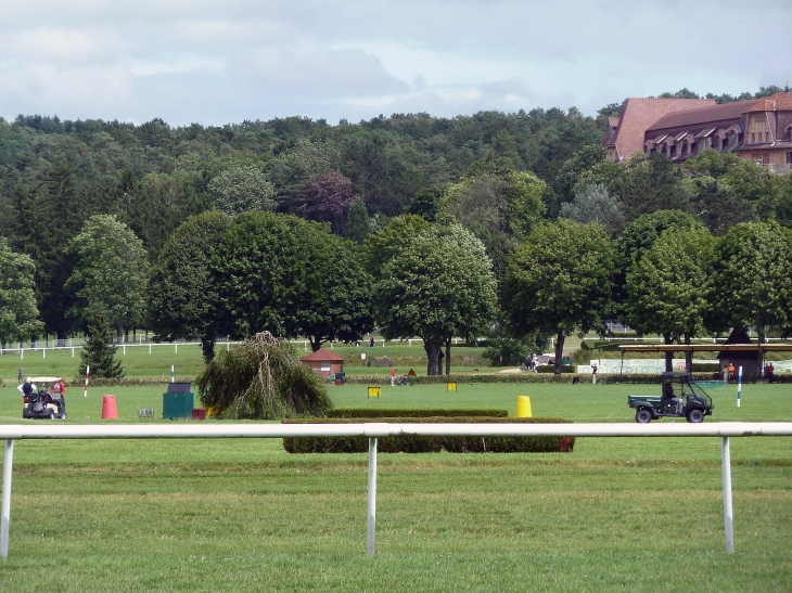 Le parc thermal : l'hippodrome - Vittel