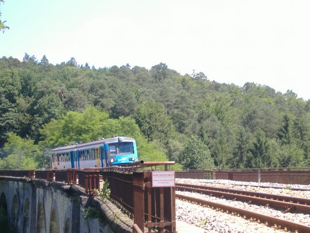 Train sur le viaduc ligne EPINAL  . BELFORT - Xertigny