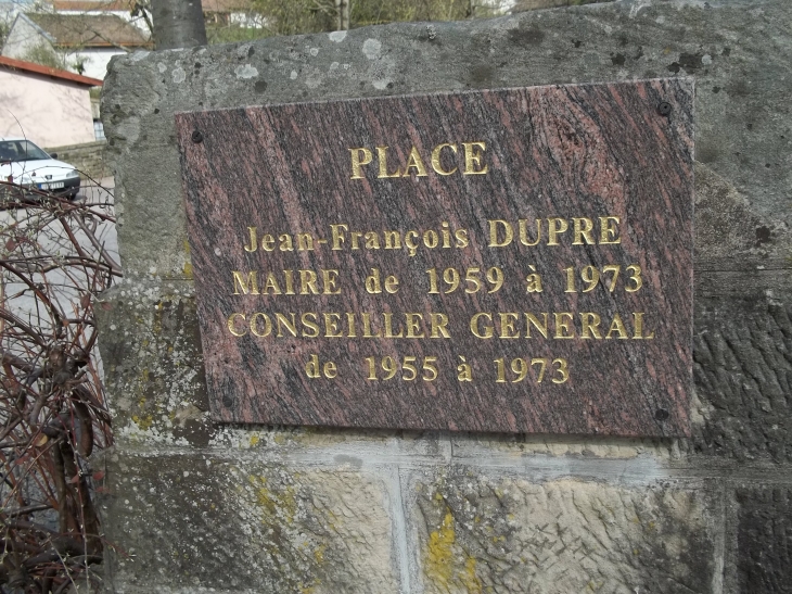 Place JEAN FRANCOIS DUPRES  ancien maire de XERTIGNY