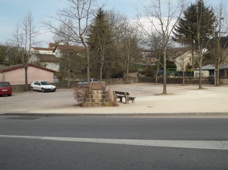 Place JEAN FRANCOIS DUPRES  ancien maire de XERTIGNY