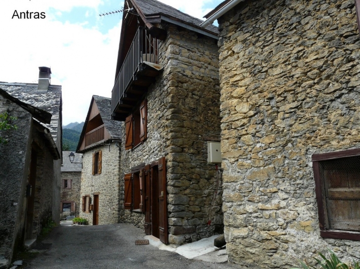 Le village - Antras