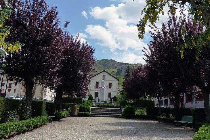 Vers la mairie - Ax-les-Thermes