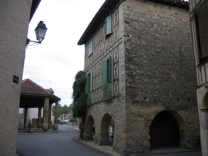 Maison à colombages et halle - Daumazan-sur-Arize