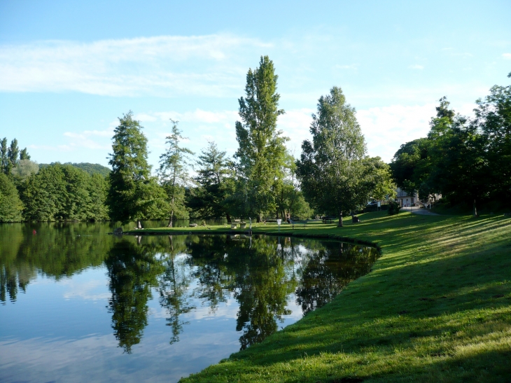 Des berges de l'Ariège au Nord de Foix.