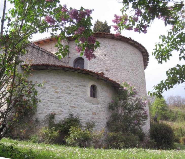 Gajan : chevet de l'église Romane