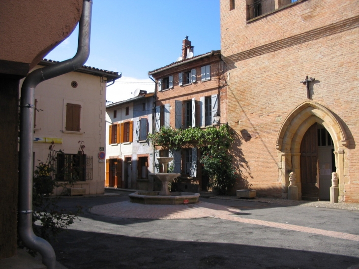 Place de l'église - La Bastide-de-Besplas