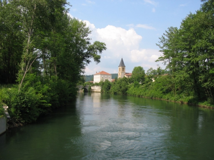 Le Salat - église et maisoon - La Bastide-du-Salat