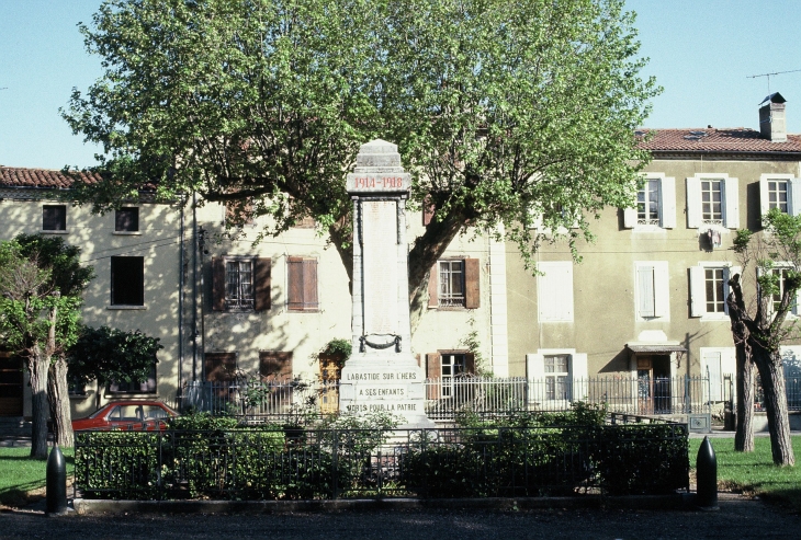 Le monument aux morts de la Grande Guerre - La Bastide-sur-l'Hers