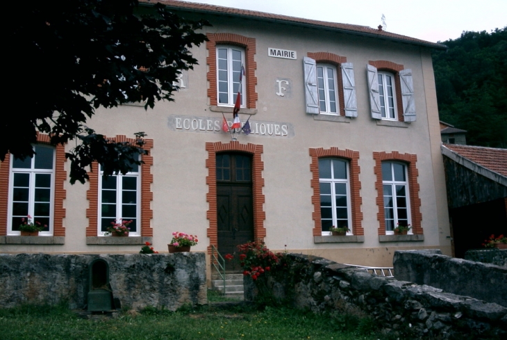 Mairie de LARCAT