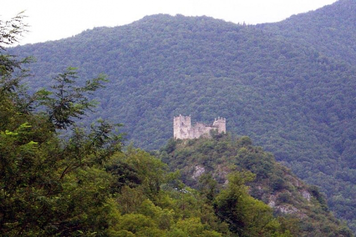 Le château sur la colline - Miglos