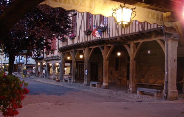 Les Couverts à la tombée du jour - Mirepoix