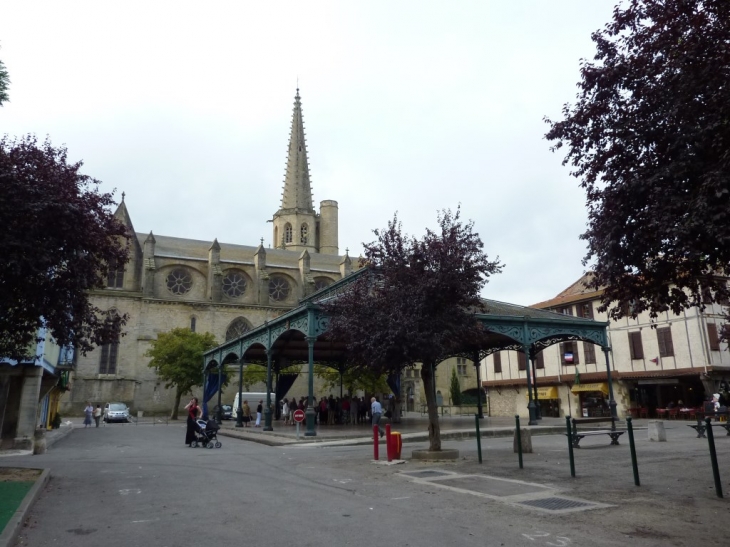 Mirepoix -  Halle et cathédrale