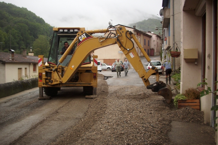 Orage rue du mont FOURCAT, la rue s est transformée en ruisseau - Montferrier