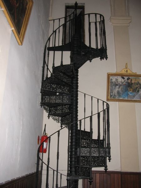 Montjoie : escalier intérieur de l'église - Montjoie-en-Couserans