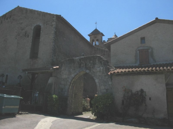 Montjoie : Porte d'entrée du XIVème - Montjoie-en-Couserans