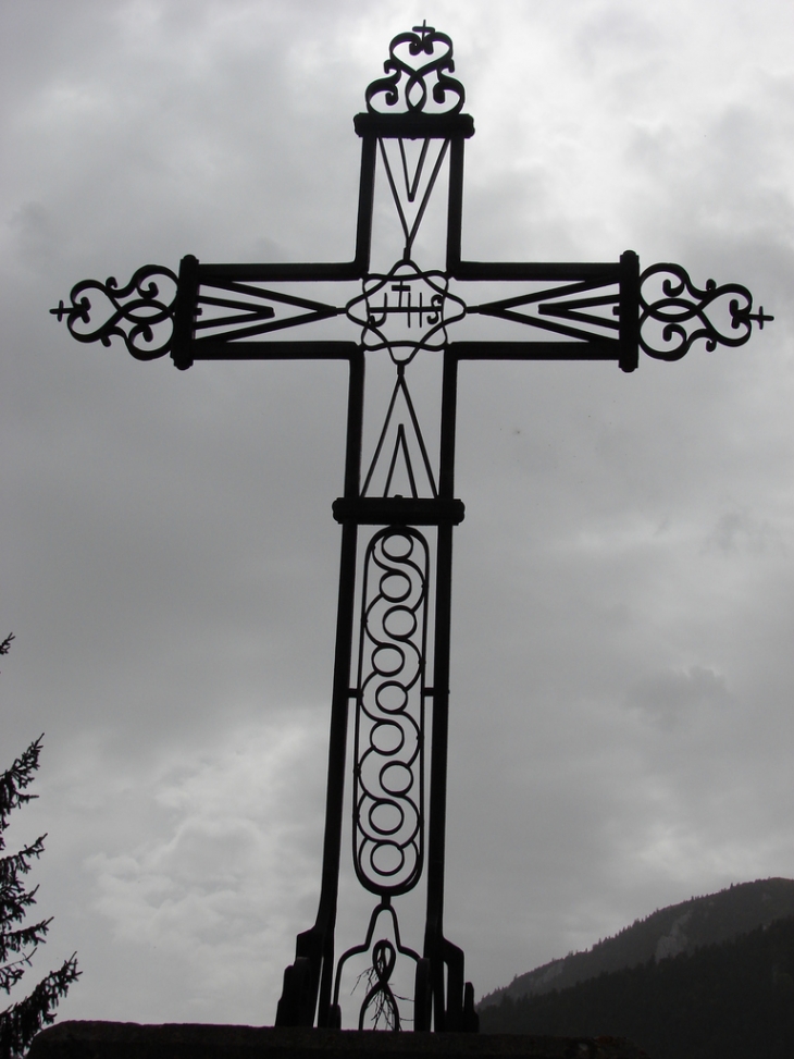 Croix dans le Village - Montségur