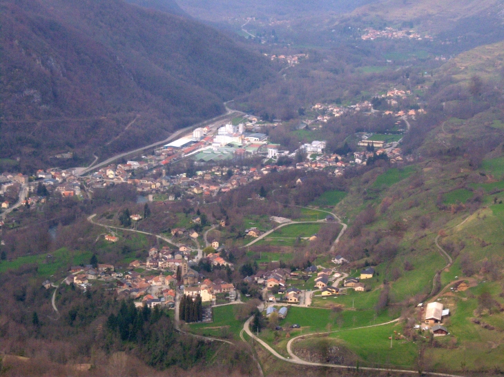 Au dessus d'UNAC,du sympathique Panorama sur Luzenac  au fond  !!!!!