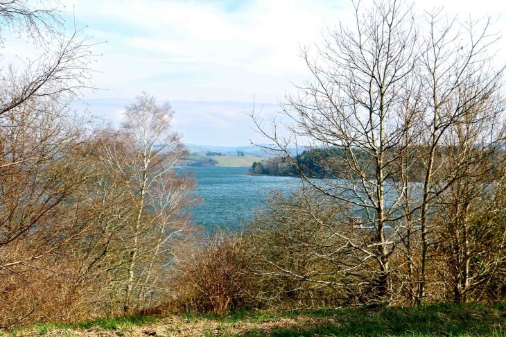 Le lac de Pareloup. - Arvieu