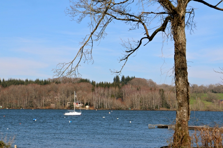 Le Lac de Pareloup. - Arvieu