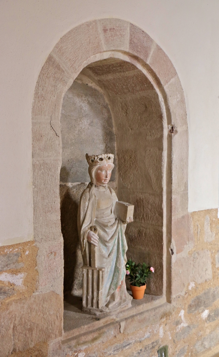 Eglise Notre Dame d'Aurès : Statue de Sainte Foy en pierre de la fin du XVe siècle. - Arvieu