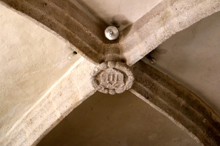 Eglise Notre Dame d'Aurès : croisée d'ogives. - Arvieu