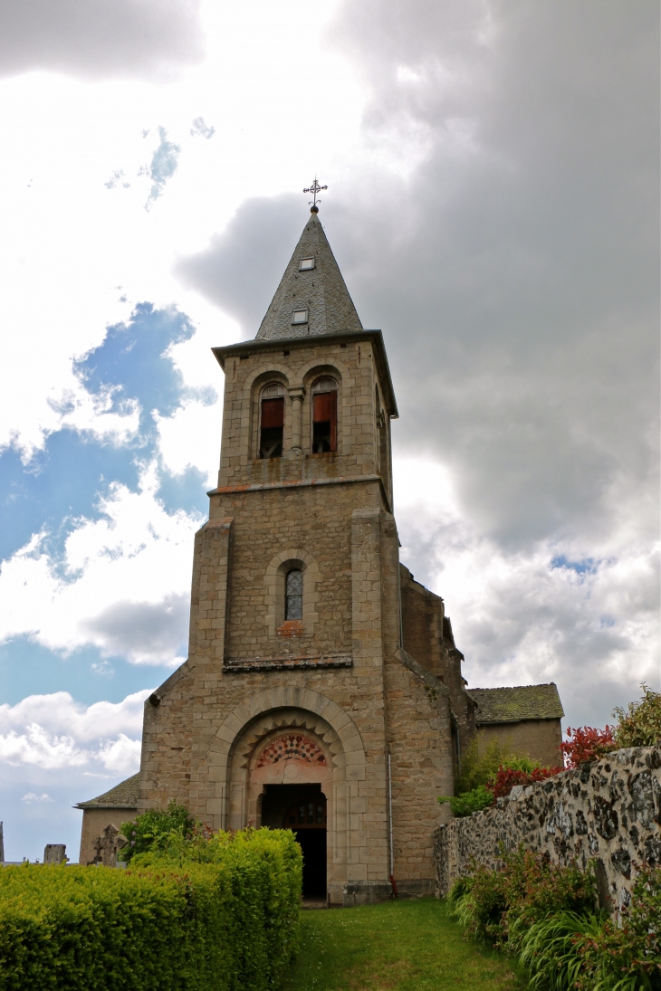 L'église de Naves d'Aubrac du XIXe sècle.. - Aurelle-Verlac