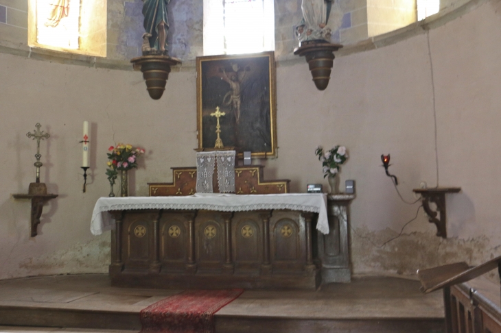 L'autel de l'église de Naves d'Aubrac. - Aurelle-Verlac