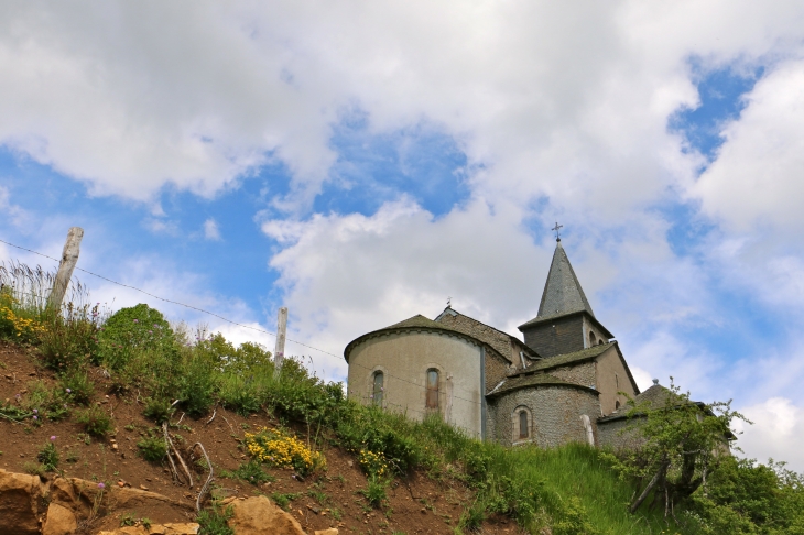 Eglise de Naves d'Aubrac. - Aurelle-Verlac