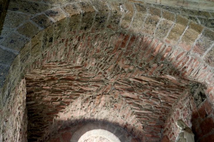 Plafond de la chapelle latérale de l'église Saint Jacques de Verlac. - Aurelle-Verlac