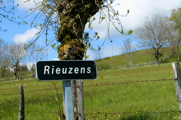 Hameau de Rieuzens. - Aurelle-Verlac