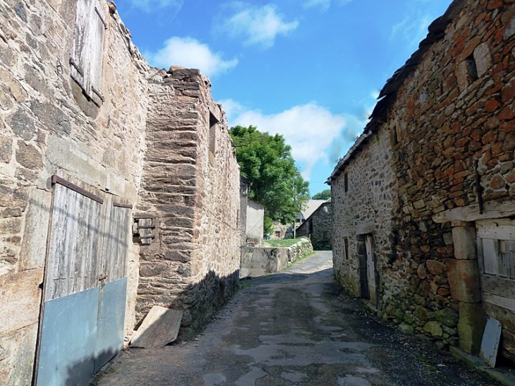 Dans le hameau de Vieurals - Aurelle-Verlac