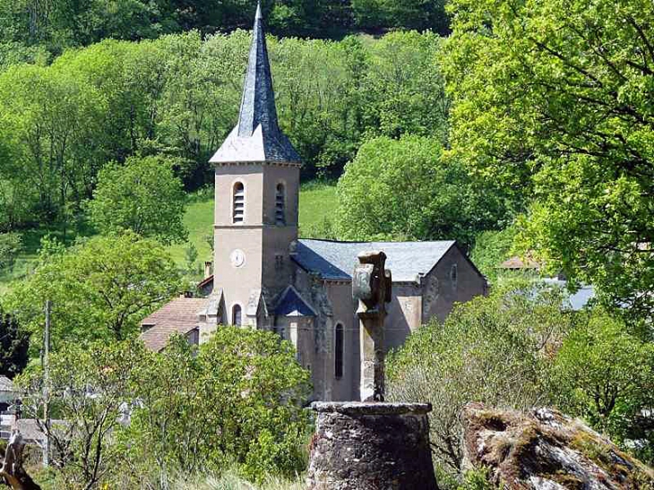 Vue sur l'église - Balaguier-sur-Rance