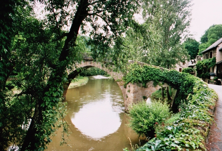 Le long de Belcastel