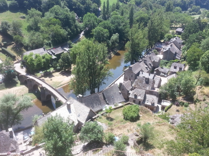 Vue du château - Belcastel