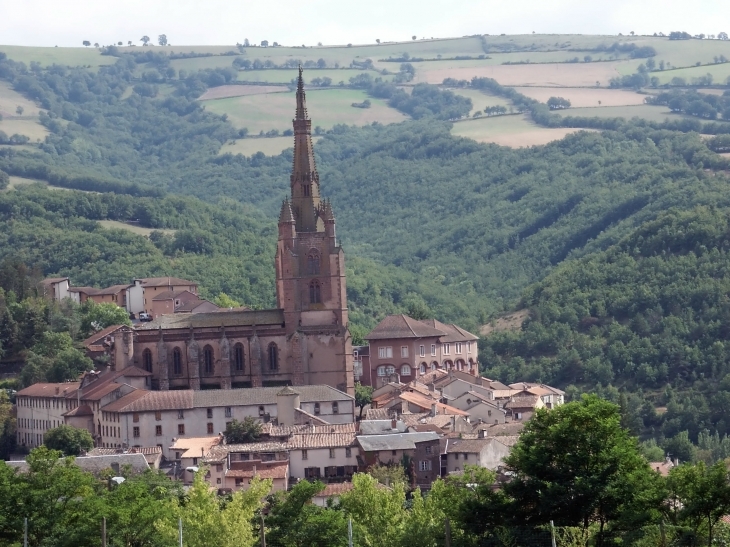 Collégiale Saint-Michel, ancienne abbatiale du XVIe siècle. - Belmont-sur-Rance