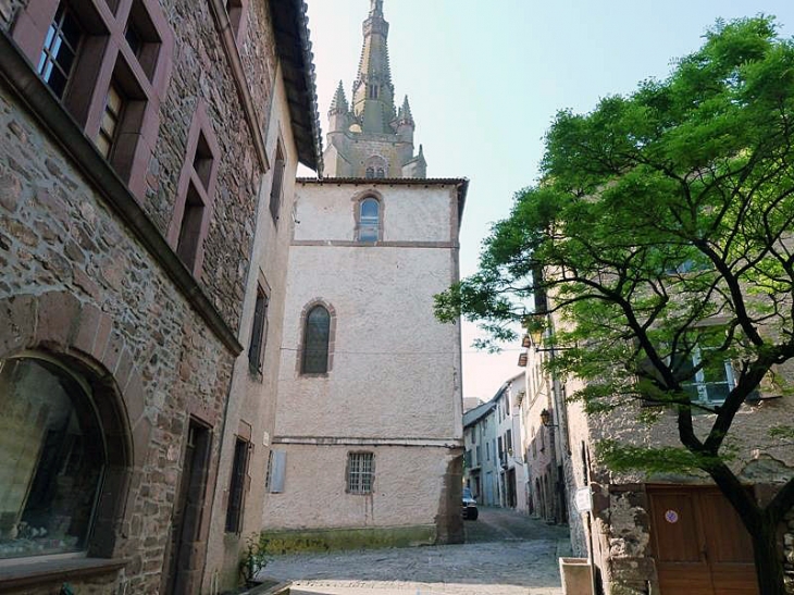 Vers l'église - Belmont-sur-Rance