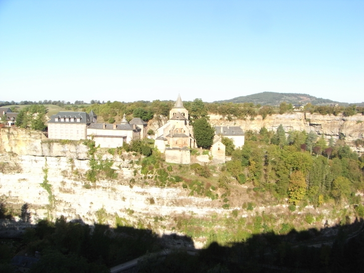 LIt de la Rivière eencaissée  et Eglise  dans la boucle - Bozouls