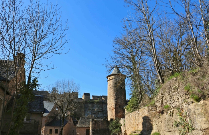 La tour et le vilage. - Bozouls