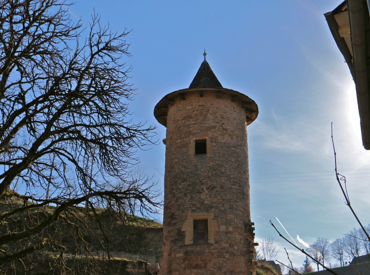 Une des Tours. - Bozouls