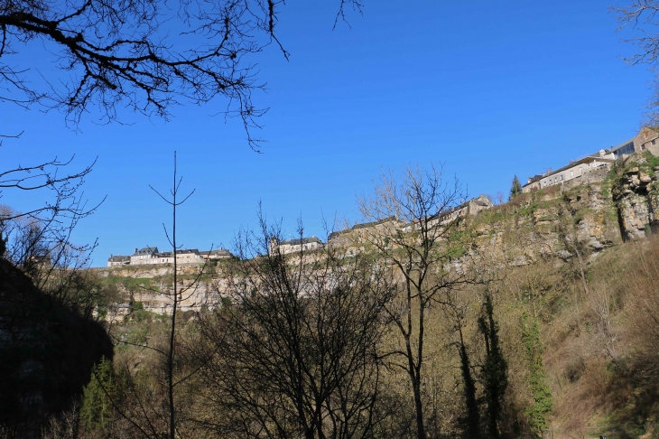 Le village au dessus du Trou de Bozoul. - Bozouls