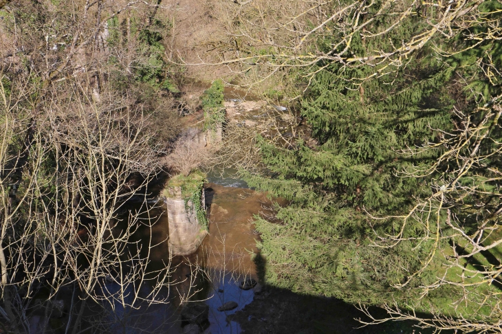 Les Gorges du Dourdou dans le trou de Bozoul. - Bozouls