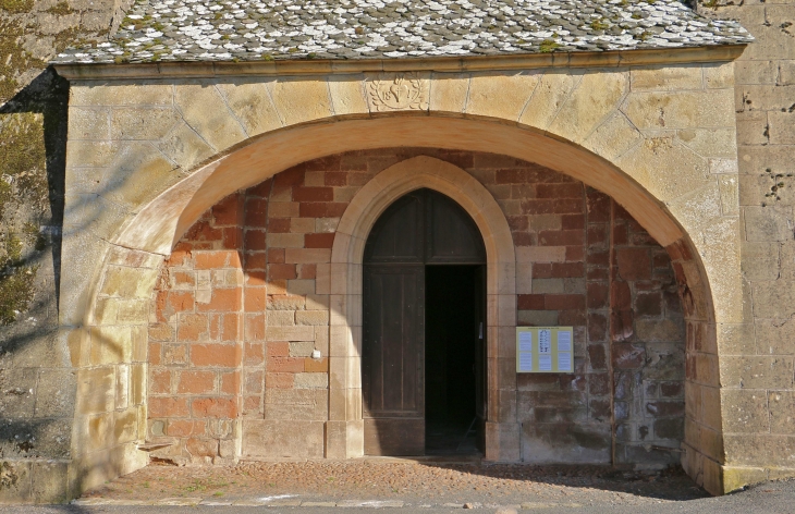 Le portail de l'église Sainte Fauste. - Bozouls