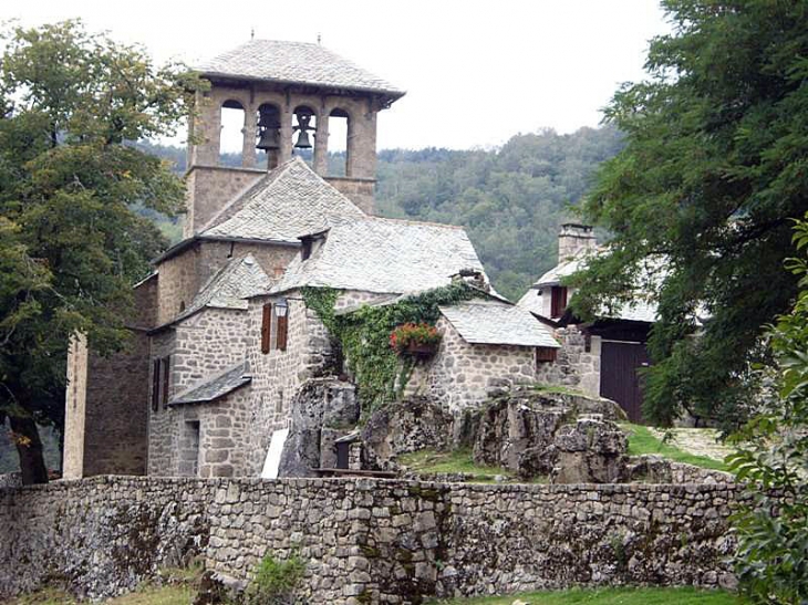 Bez Bedène : l'église - Campouriez